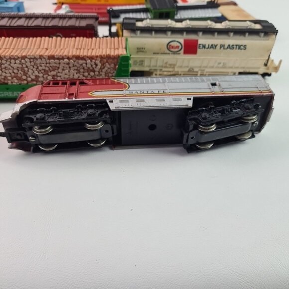 Mixed Lot HO Scale Trains Cars- Freight Boxcars-Flats-Tankers Locomotives T04 - Picture 11 of 13
